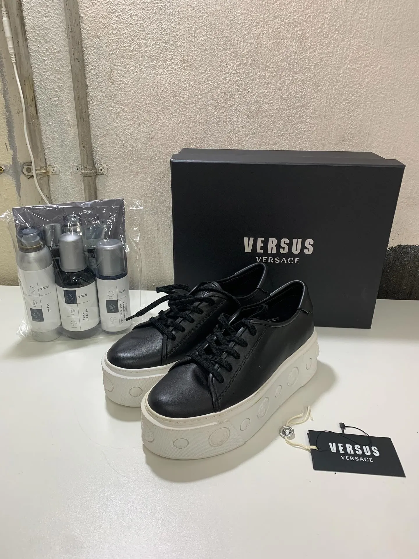 本日はたくさんの靴👟👠を買取いたしました。